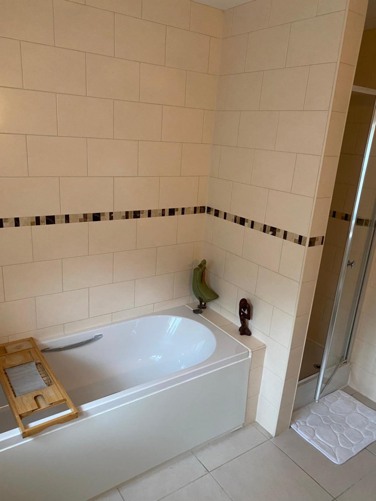 Beautiful Private Room With Kingsize Bed And Large Private En-Suite Peterborough Bagian luar foto